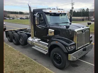 2025 WESTERN STAR 49X