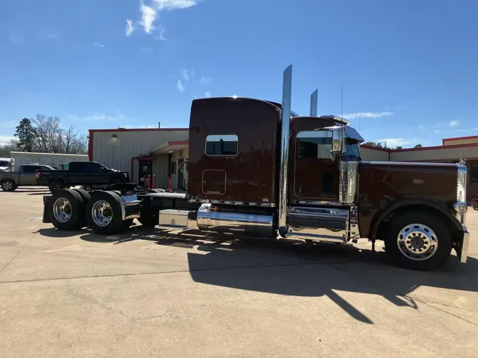 2022 Peterbilt 389