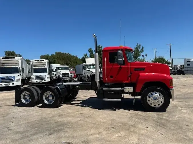 2019 MACK PI64T