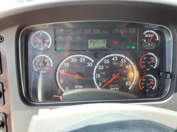 2013 FREIGHTLINER M2 106