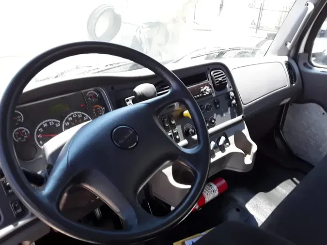 2020 FREIGHTLINER M2 106