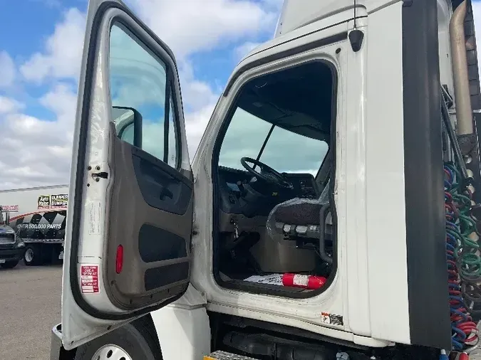 2017 Freightliner X12564ST