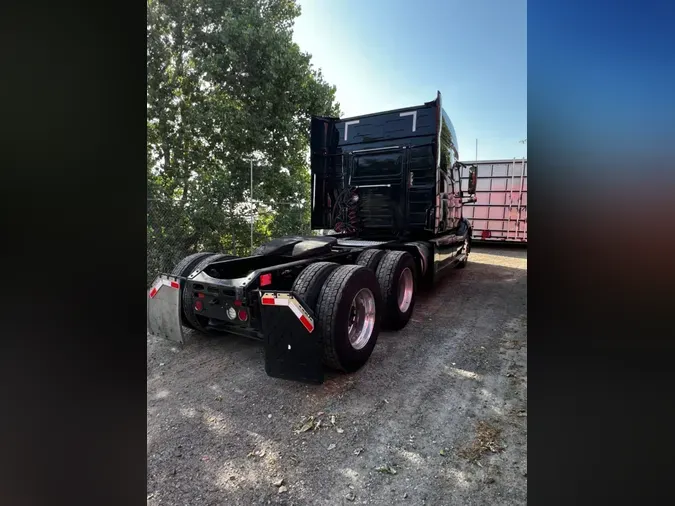 2020 VOLVO VNL64T-740