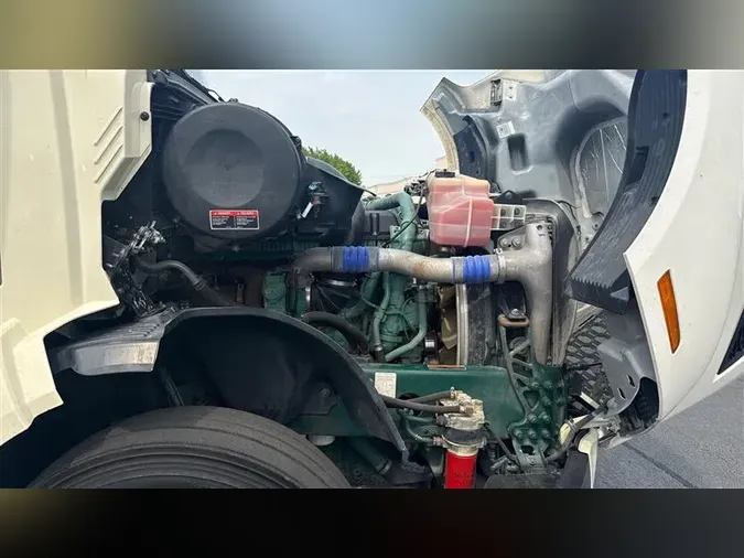 2020 VOLVO VNL300