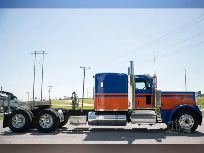 2021 PETERBILT 389