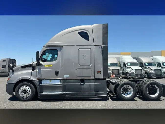 2022 Freightliner Cascadia 126