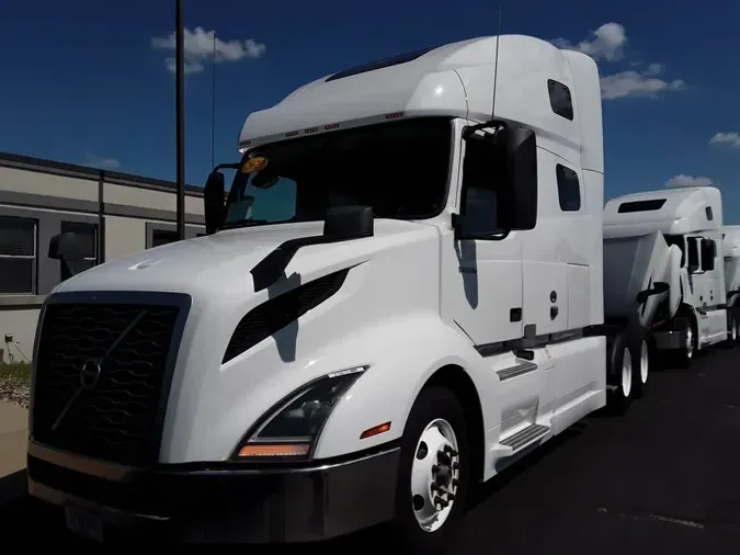 2020 VOLVO VNL64T-760df7564243a17ff727b1a53a96495c83f