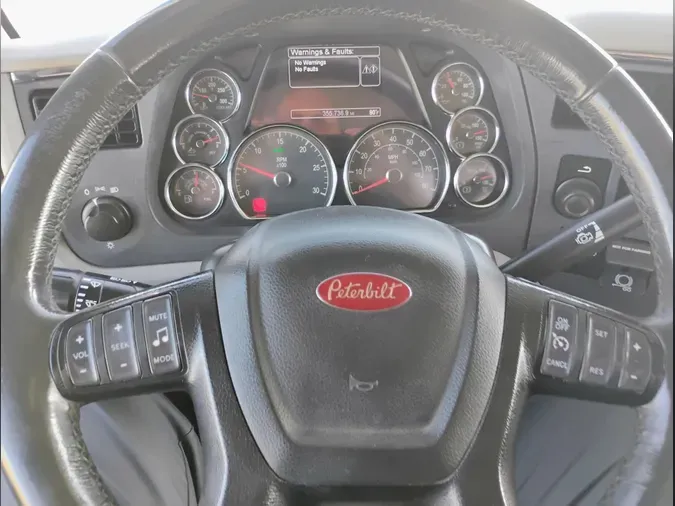 2022 Peterbilt 579