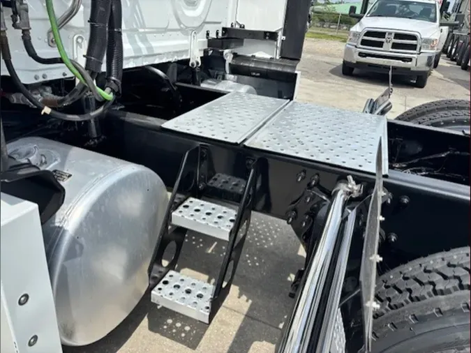 2023 Freightliner Cascadia 126