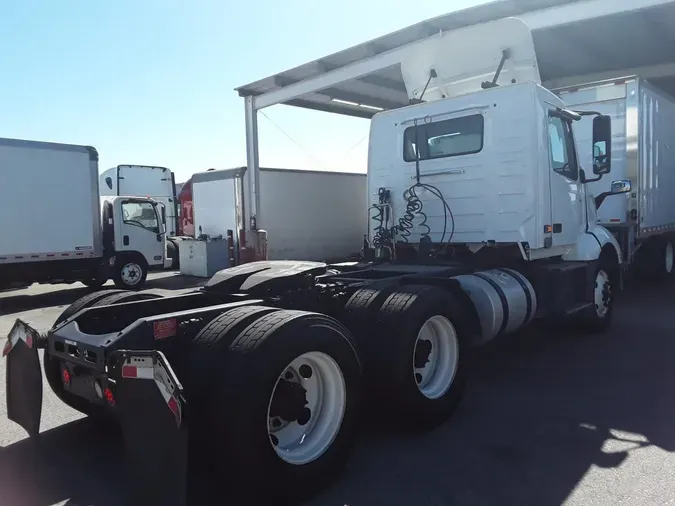 2019 VOLVO VNL64T-300