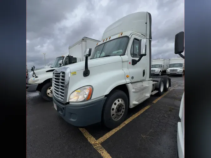 2017 FREIGHTLINER/MERCEDES CASCADIA 125df7c0e438bb50c90c01f0256a226def4