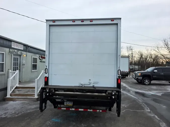 2015 FREIGHTLINER/MERCEDES M2 106