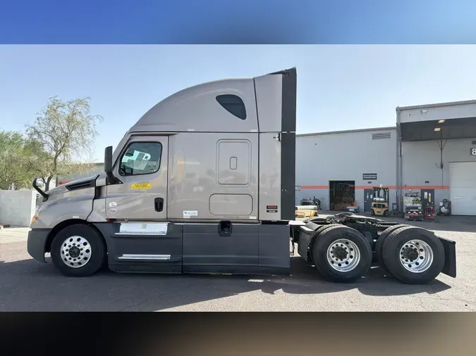 2025 Freightliner Cascadia 126df80a6946f903609d15533f5e6d7e76c