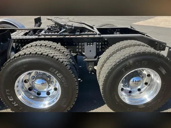 2021 MACK GR64BT