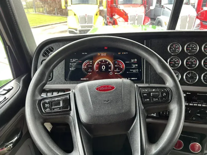 2022 Peterbilt 389