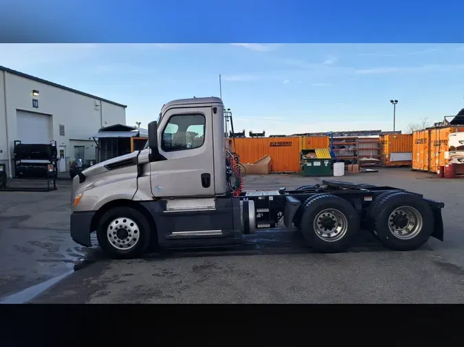 2020 Freightliner Cascadia 126