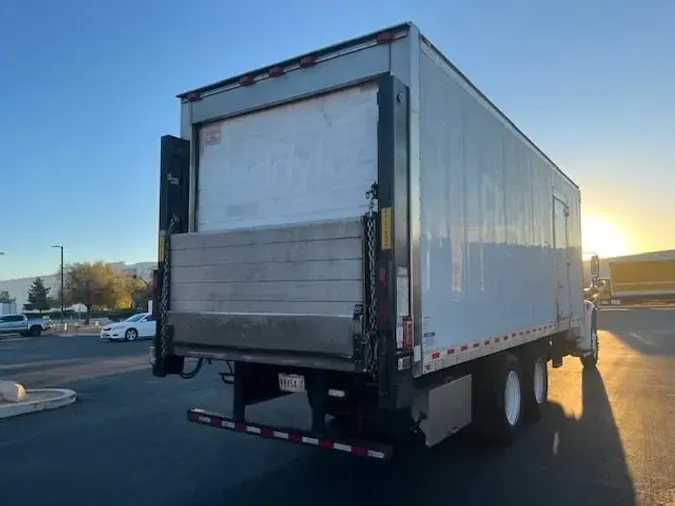 2017 FREIGHTLINER/MERCEDES M2 106