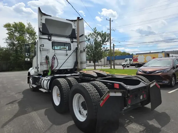 2019 VOLVO VNL64T-300