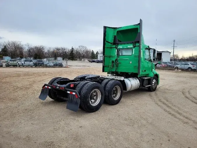 2020 Volvo VNL64300