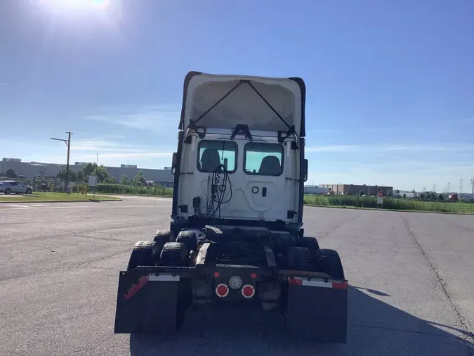 2020 Freightliner Cascadia 126