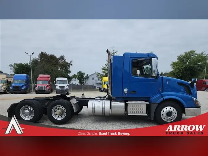 2017 VOLVO VNL300