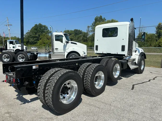 2025 Kenworth T880