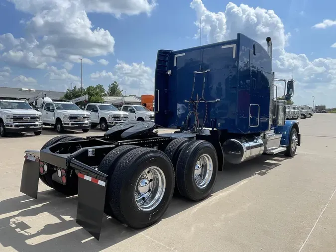 2023 Peterbilt 389