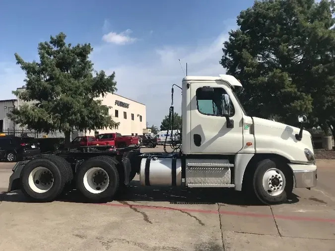 2017 Freightliner X12564ST