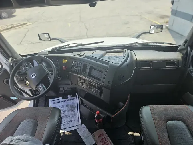 2022 VOLVO VNL64T740