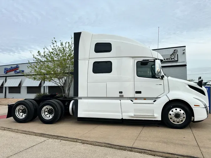 2025 VOLVO VNL64T860