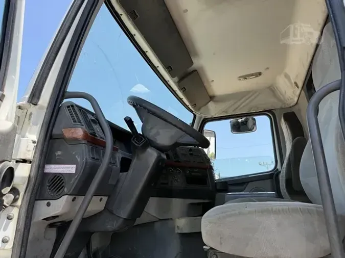 2004 VOLVO VHD64B200df9d6021fb16df38ee1f95d5c7fa4602