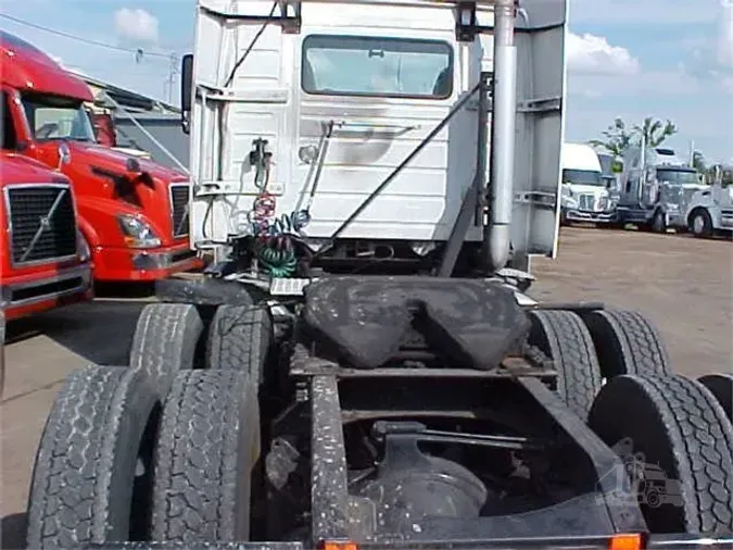 2008 VOLVO VNL64T300