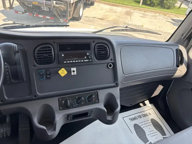 2022 Freightliner Business Class M2 106