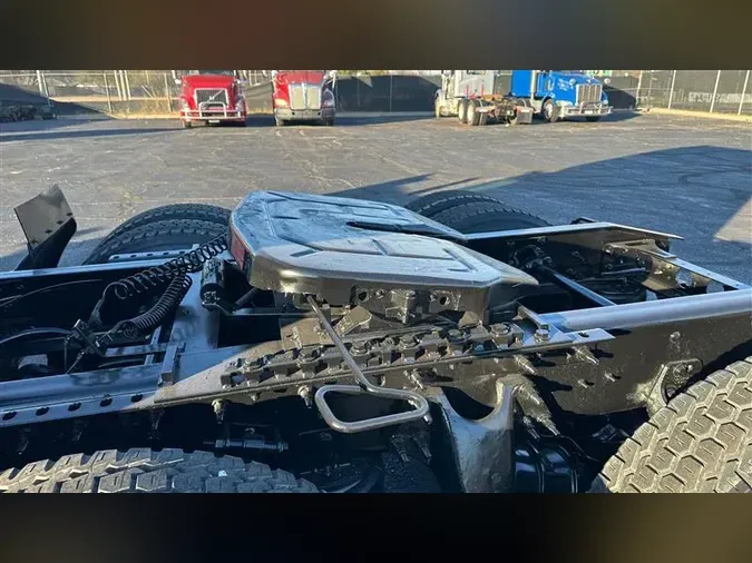 2021 INTERNATIONAL LT