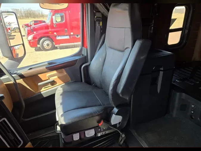 2020 FREIGHTLINER Cascadia 126