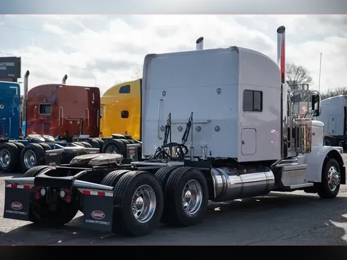 2023 PETERBILT 389