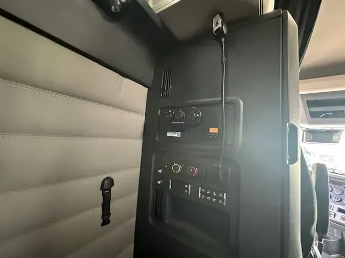 2021 FREIGHTLINER CASCADIA 126