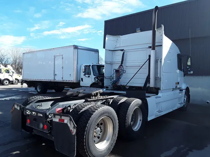 2019 VOLVO VNR64T-640