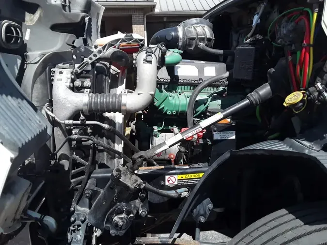 2020 VOLVO VNR64T-640