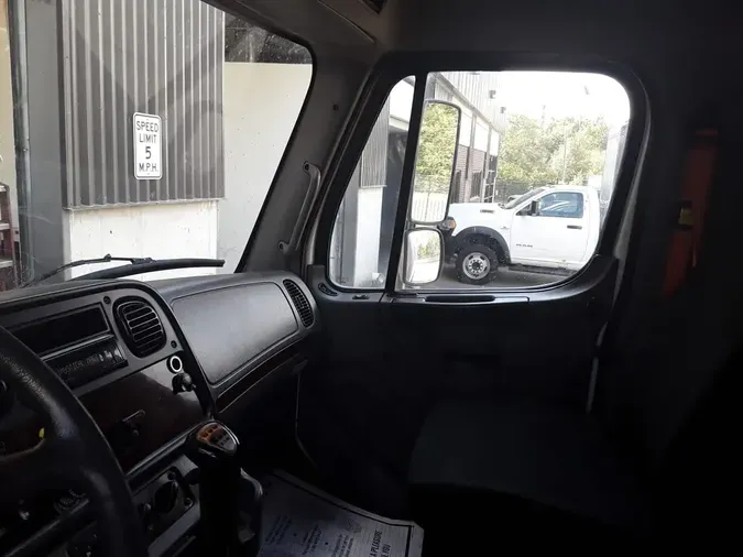 2018 FREIGHTLINER M2 106