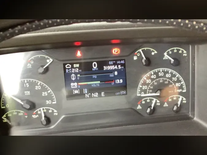 2022 Volvo VNL 760