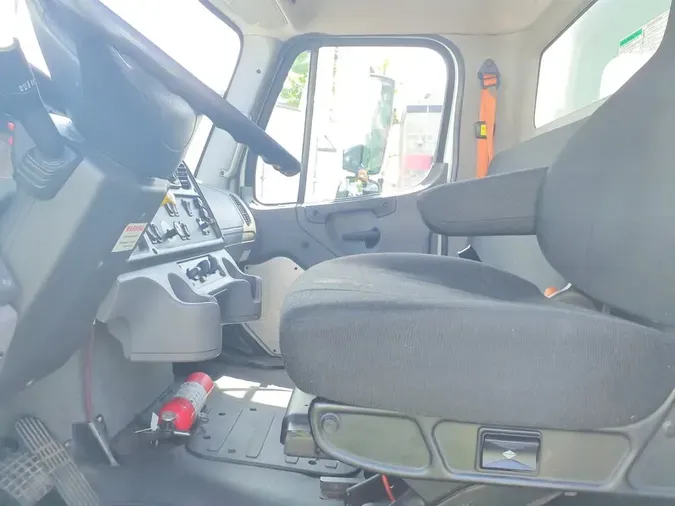 2018 FREIGHTLINER M2 106