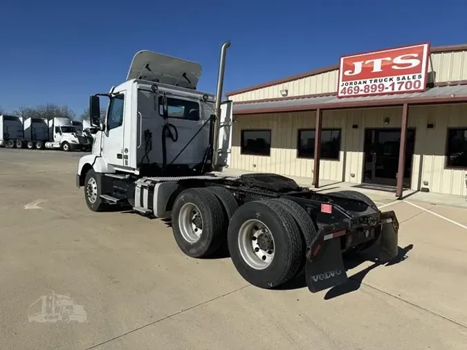 2017 VOLVO VNL64T300