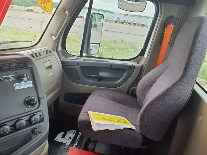 2017 FREIGHTLINER/MERCEDES CASCADIA 113