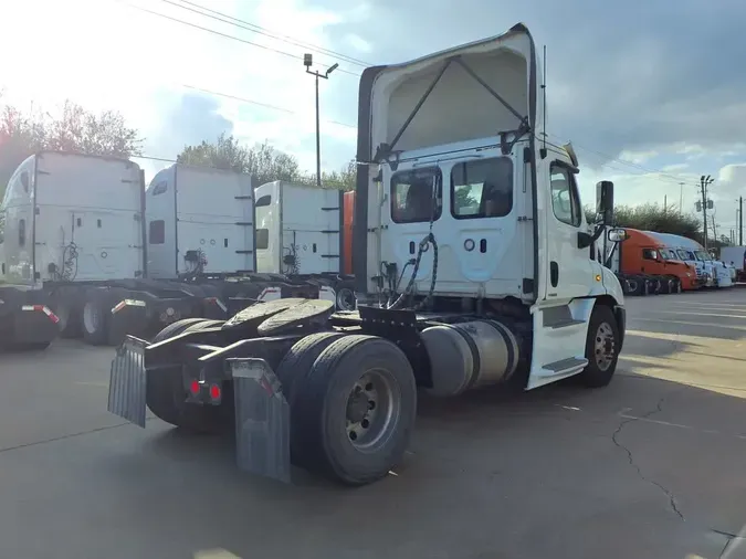 2019 FREIGHTLINER/MERCEDES CASCADIA 113