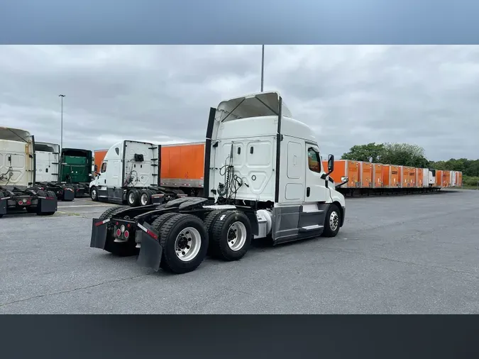 2020 Freightliner Cascadia 126