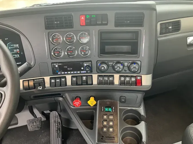 2025 Kenworth T880 Short Hood