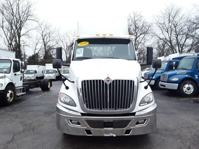 2019 NAVISTAR INTERNATIONAL RH613 DAYCAB S/A