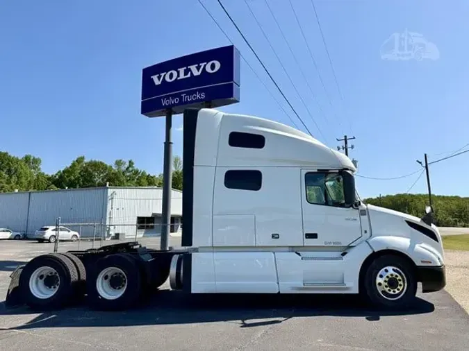 2022 VOLVO VNL64T760