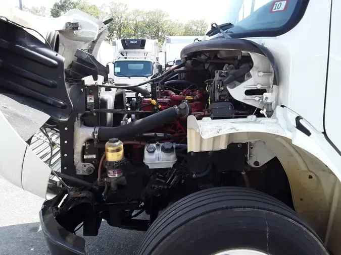 2018 FREIGHTLINER M2 106